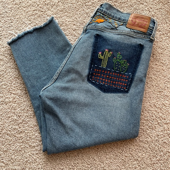 Levi's Denim - Levi’s Wedgie Fit High Rise Embroidered Jeans Size 32